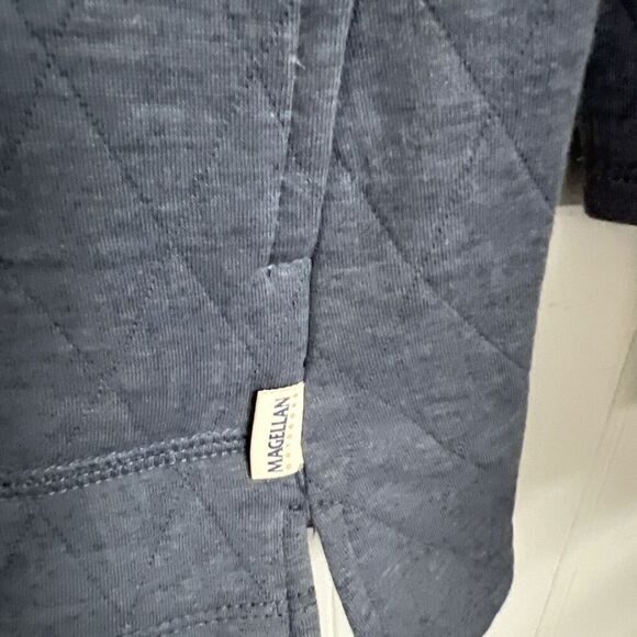 EUC Magellan Quilted Top Women’s XL Boyfriend Fit Outdoor Long Sleeve Light Blue - Picture 3 of 7